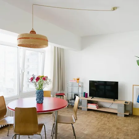 Centrally Located Close To The Apartment